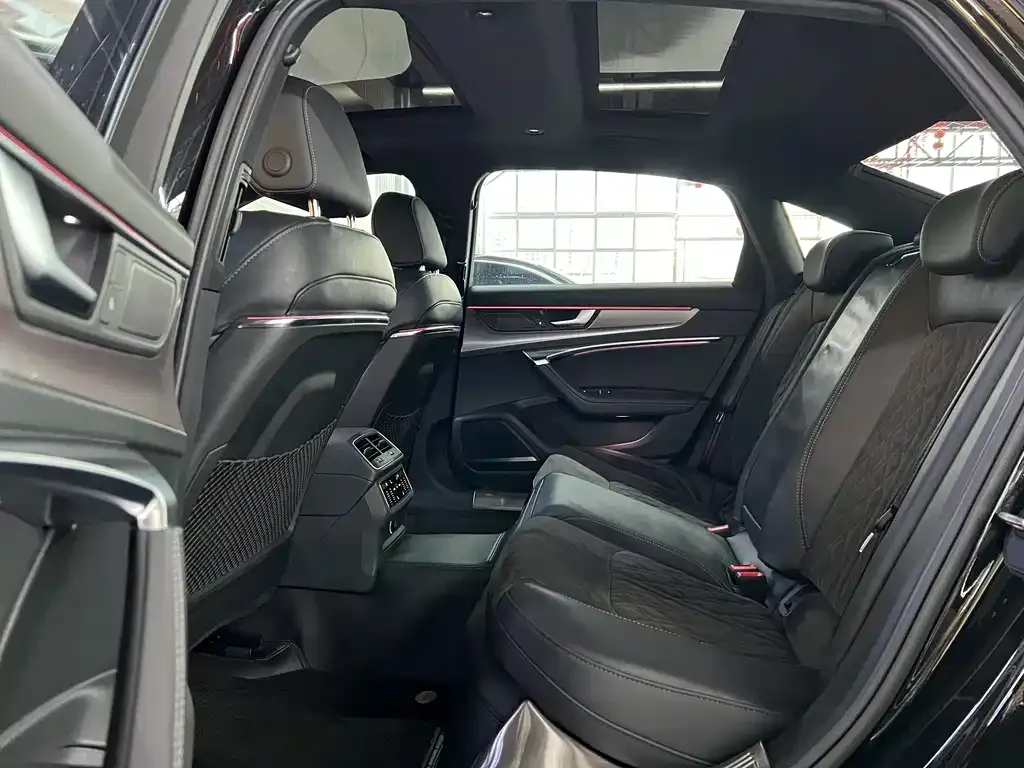 Audi A6L 2022 из CN, фото 6