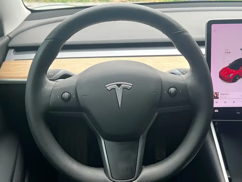 Tesla Model 3 — фото 4