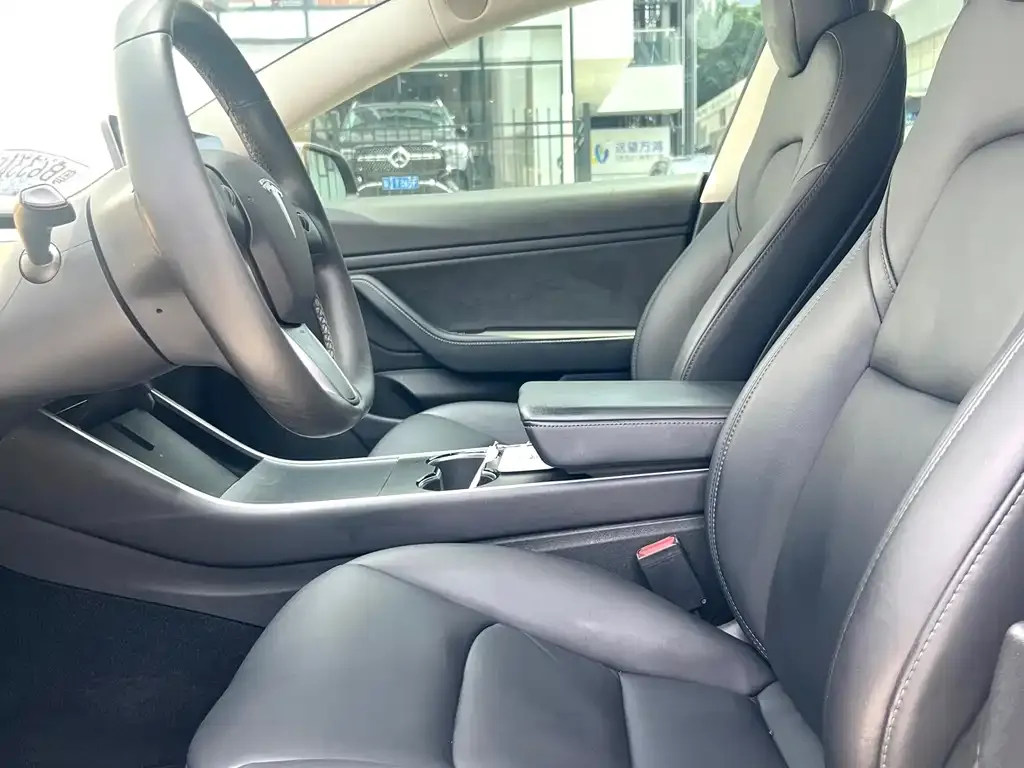 Tesla Model 3 — фото 3