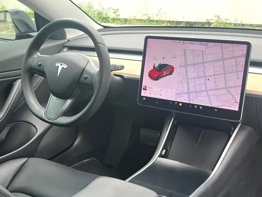 Tesla Model 3 — фото 8