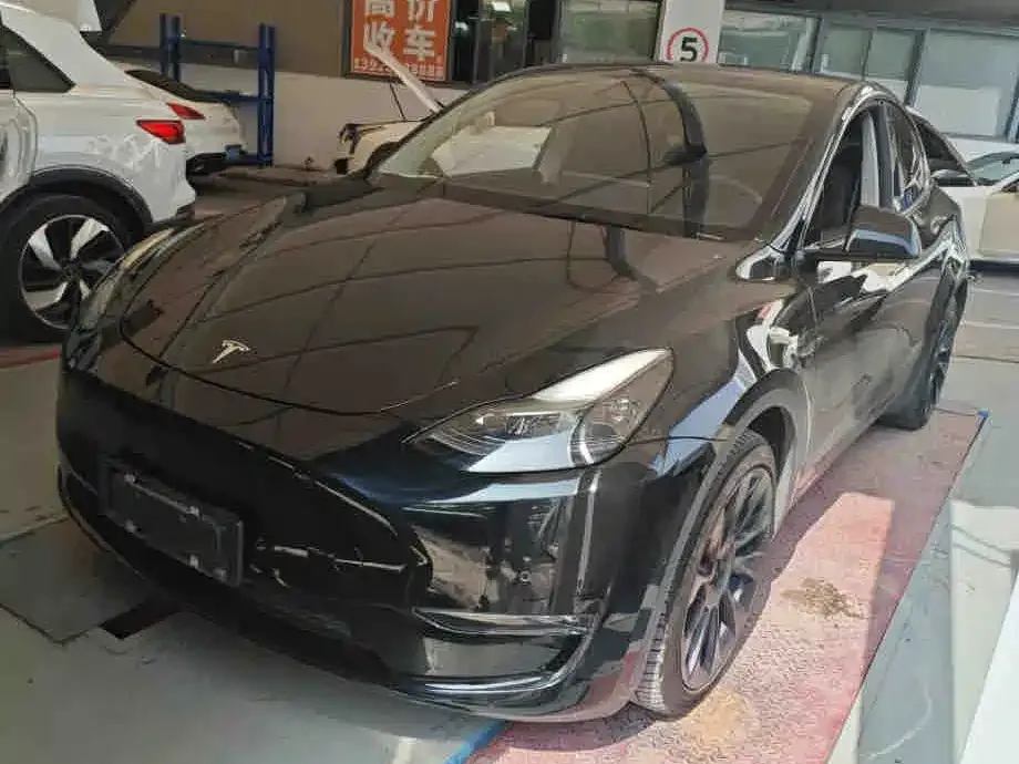 Tesla Model Y — фото 1