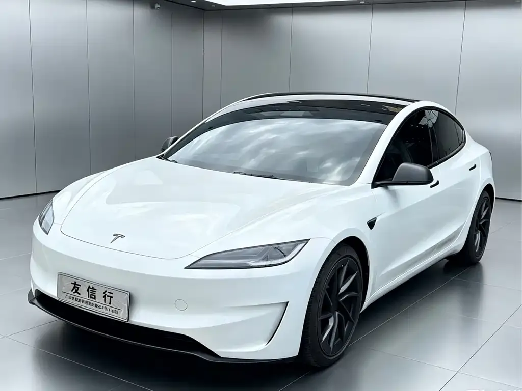Tesla Model 3 — фото 1