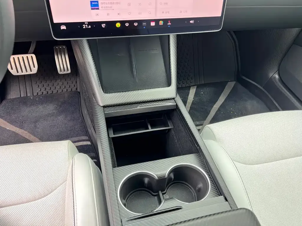 Tesla Model 3 — фото 9
