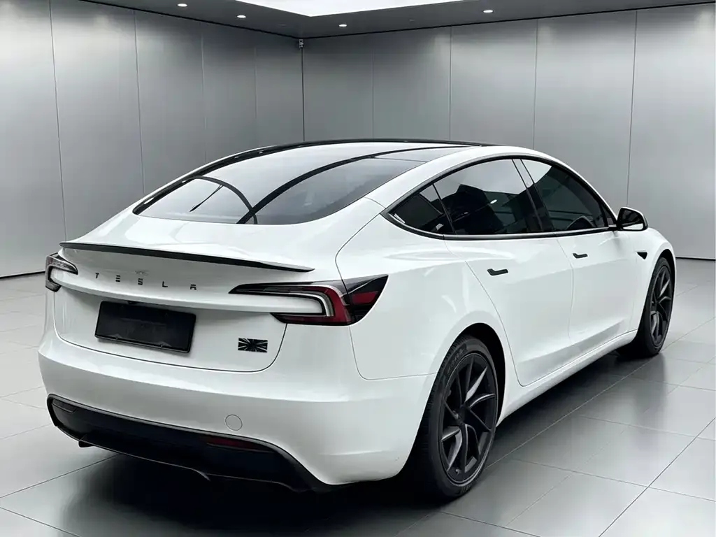 Tesla Model 3 — фото 5