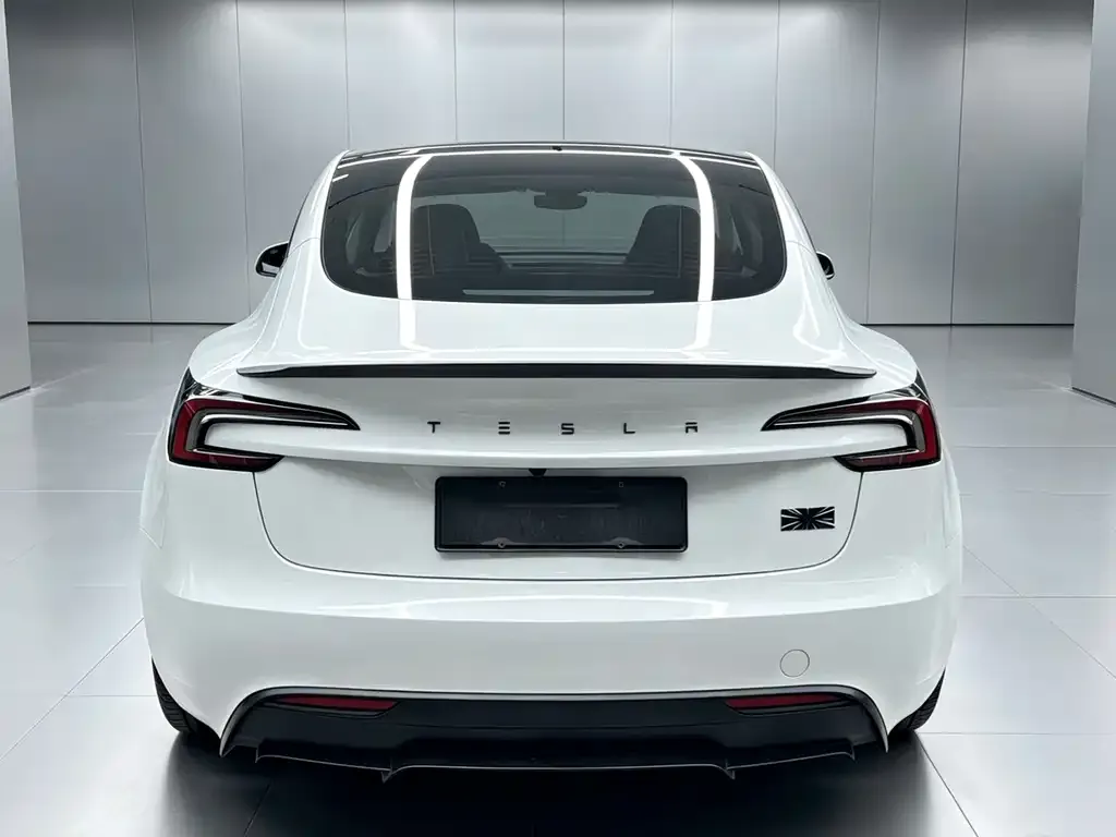 Tesla Model 3 — фото 7