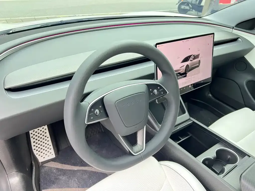 Tesla Model 3 — фото 10