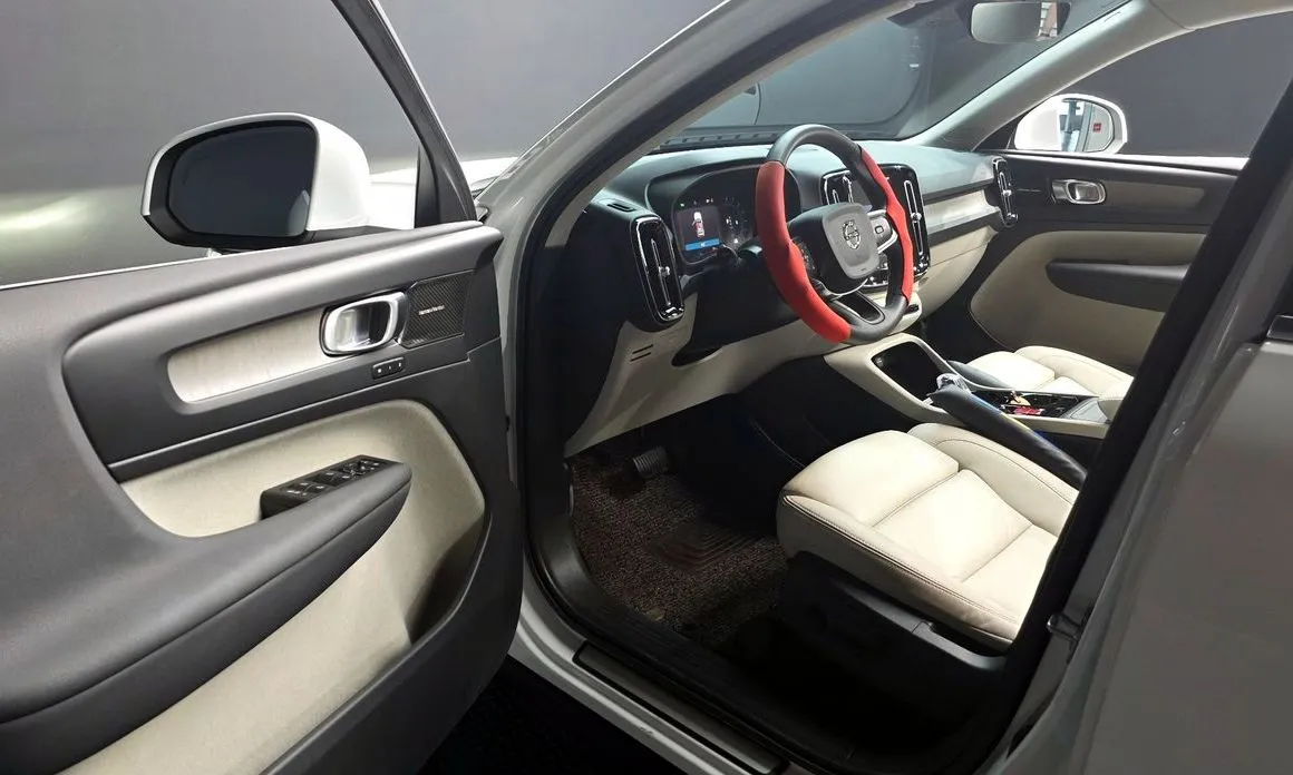 Volvo XC40 2023 из KR, фото 3