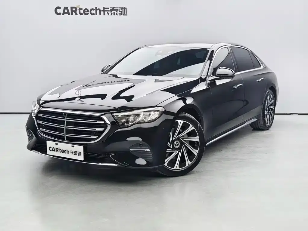 Mercedes-Benz E-Class — фото 1