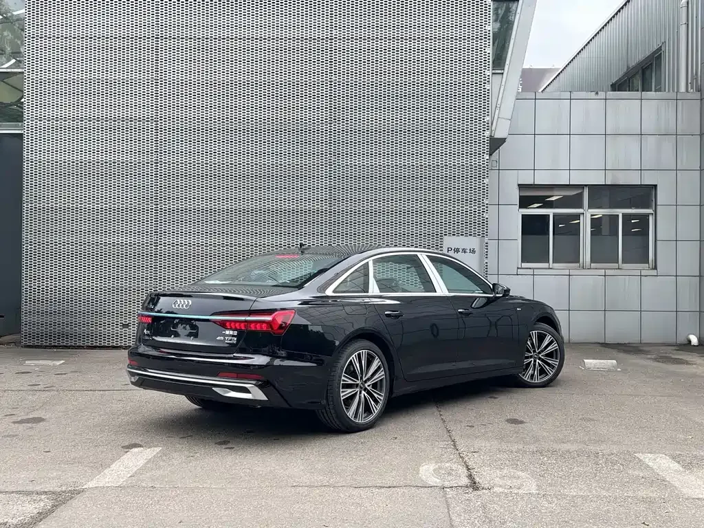 Audi A6L — фото 7