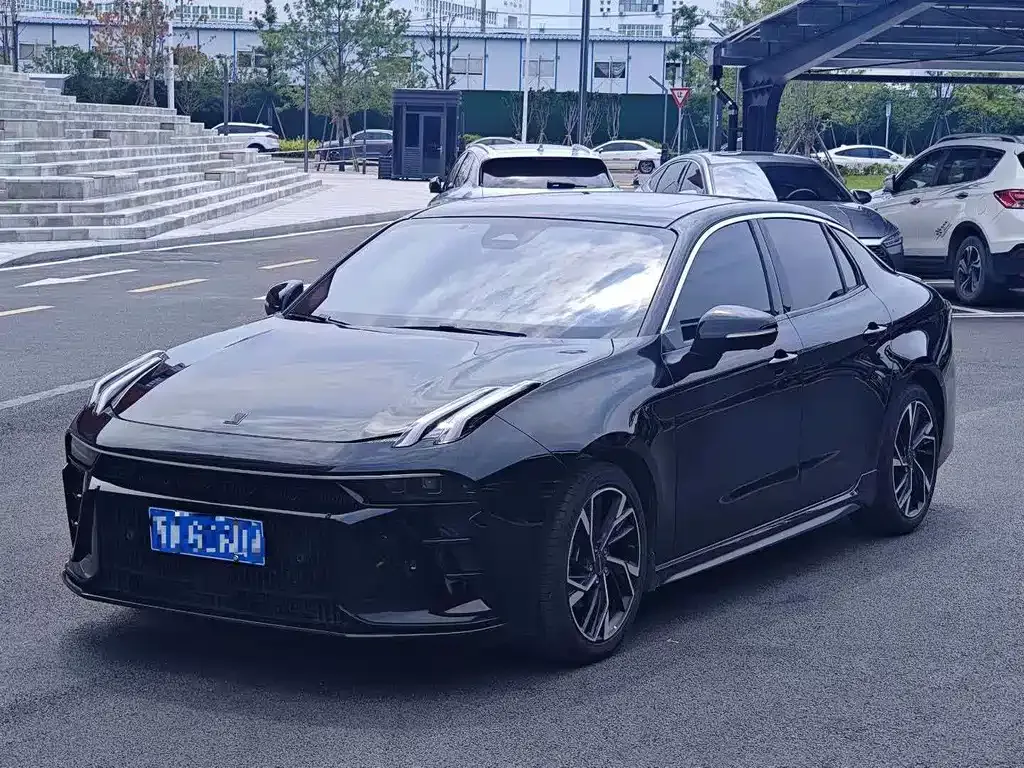 Lynk & Co 03