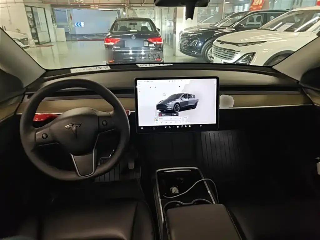 Tesla Model Y — фото 7