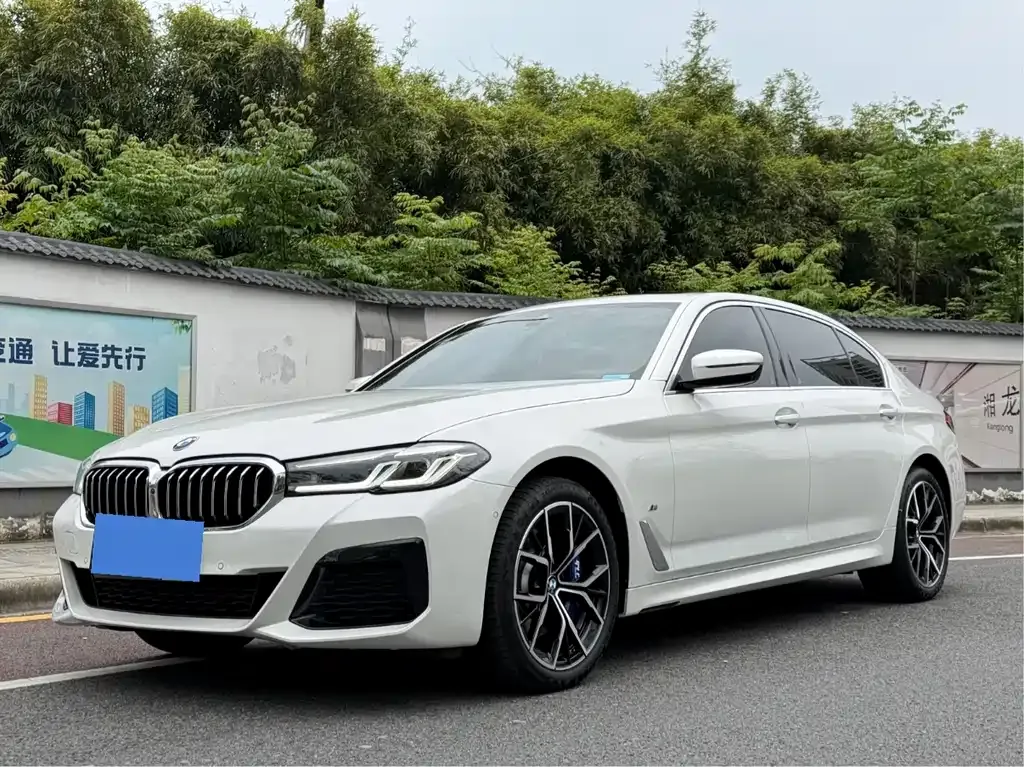 BMW 5 Series — фото 1