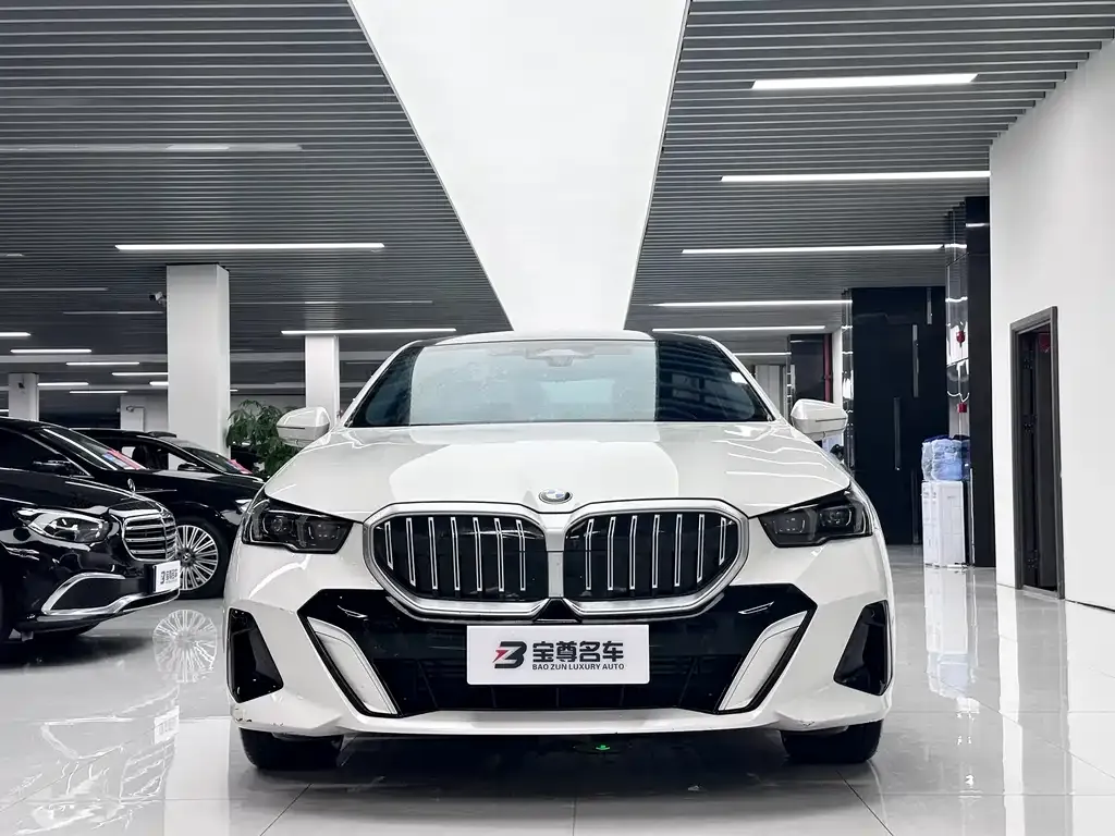 BMW 5 Series — фото 4