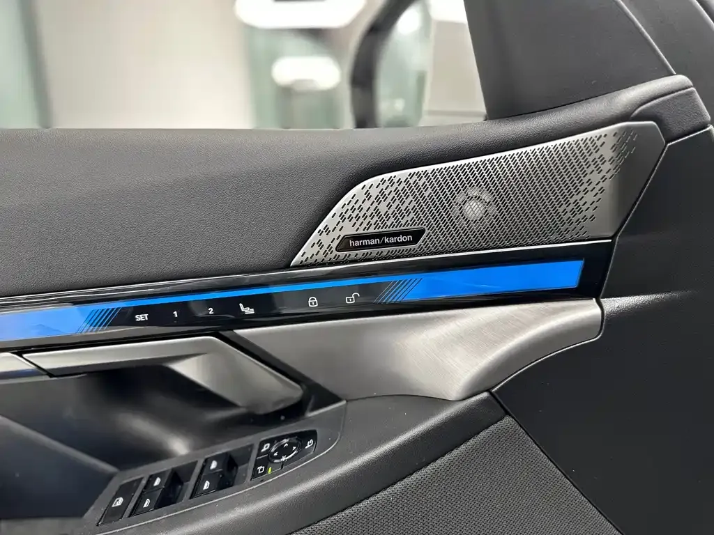 BMW 5 Series — фото 10