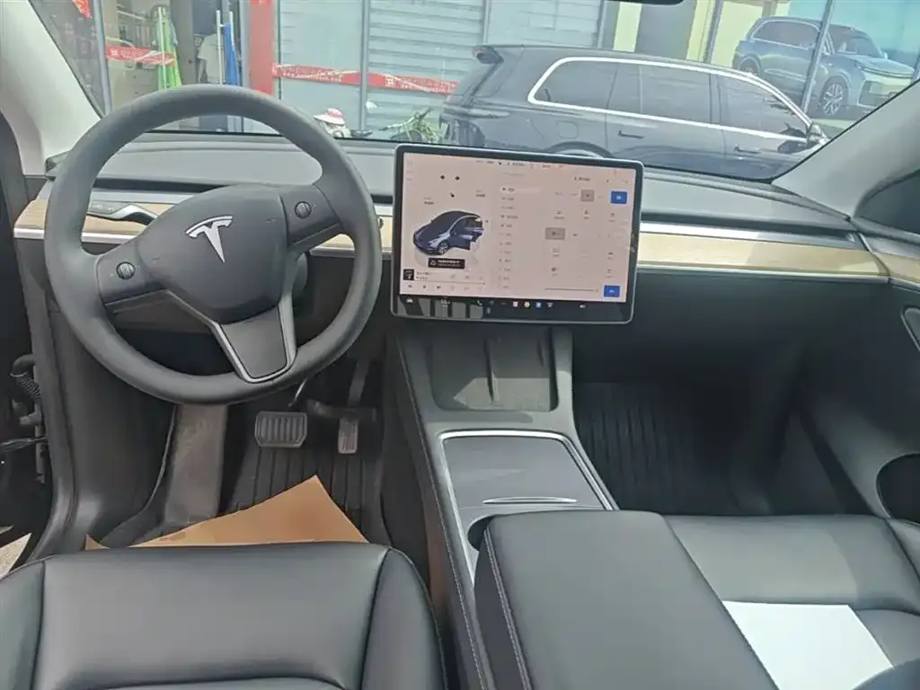 Tesla Model Y — фото 8