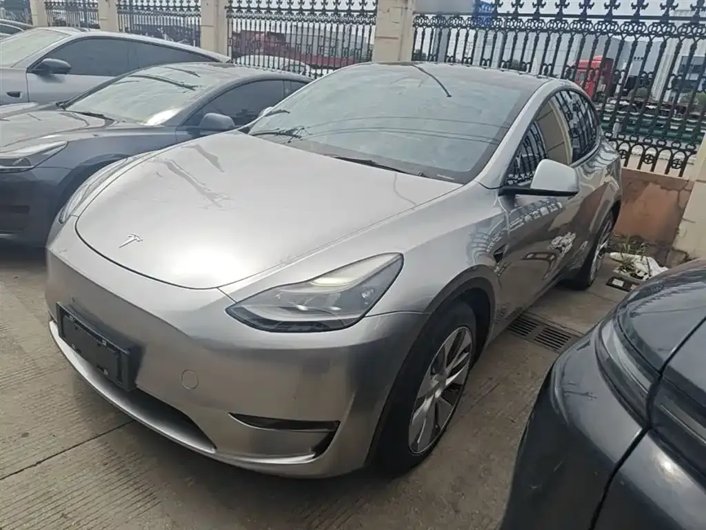 Tesla Model Y — фото 6