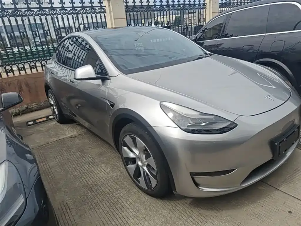 Tesla Model Y — фото 9