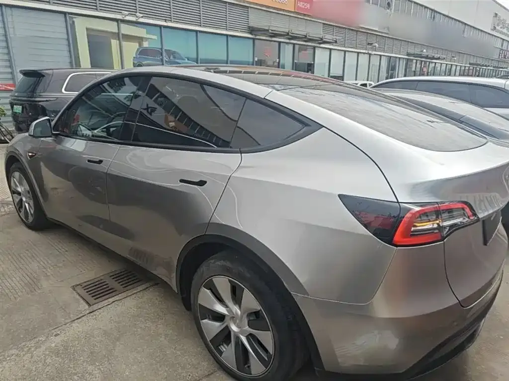 Tesla Model Y — фото 7