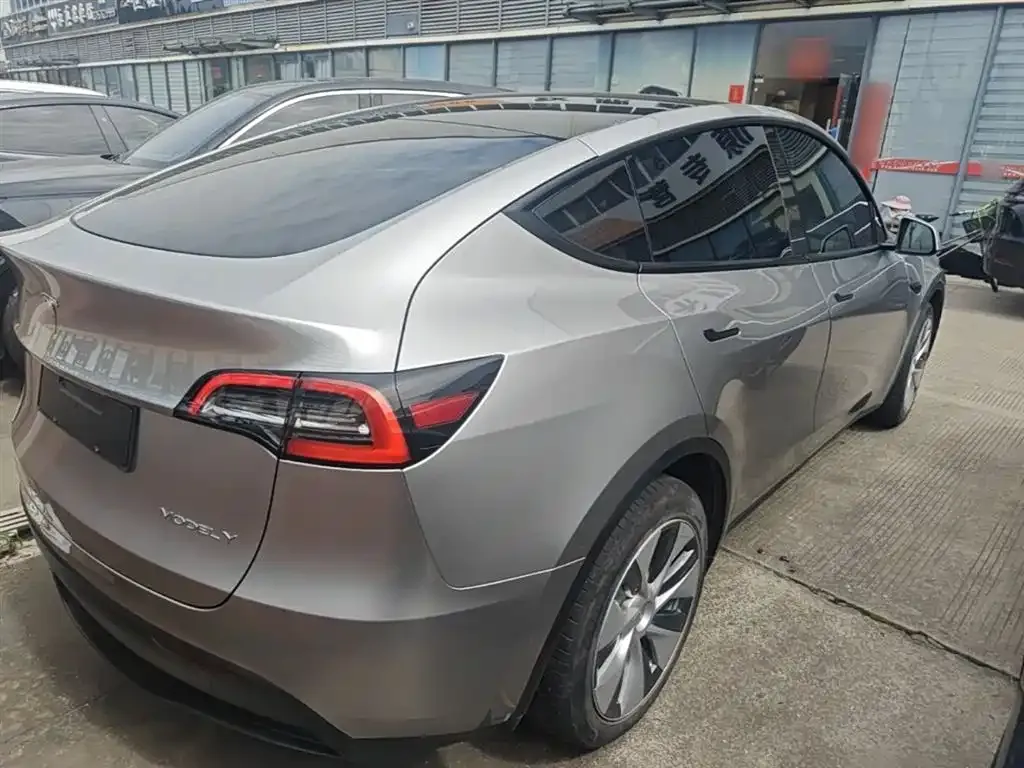 Tesla Model Y — фото 5