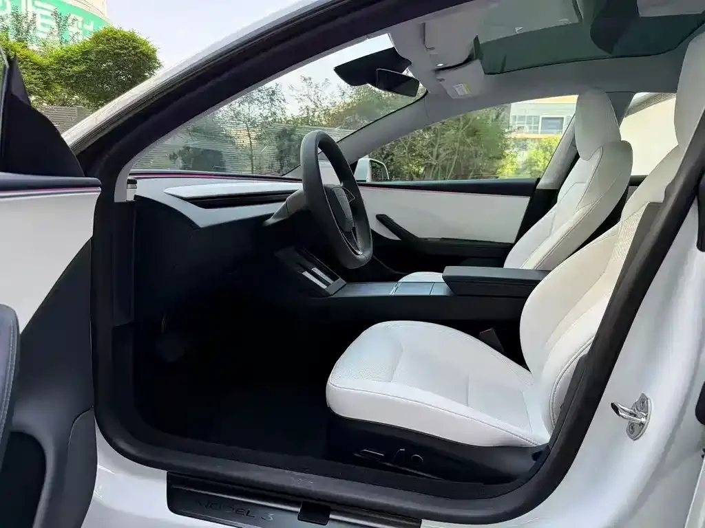 Tesla Model 3 — фото 10