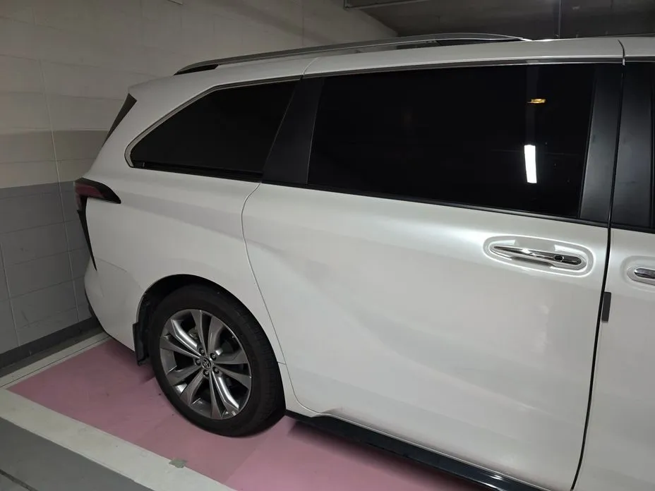 Toyota Sienna — фото 2