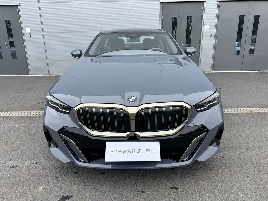 BMW 5 Series 2025 из CN, фото 2
