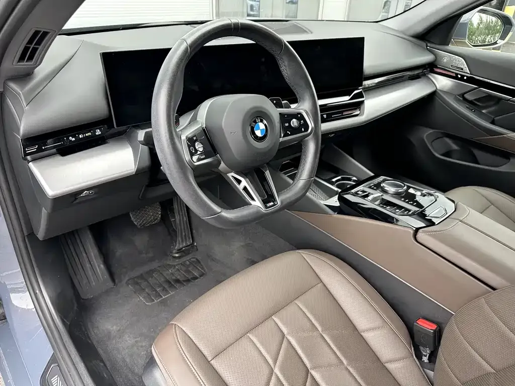 BMW 5 Series 2025 из CN, фото 6