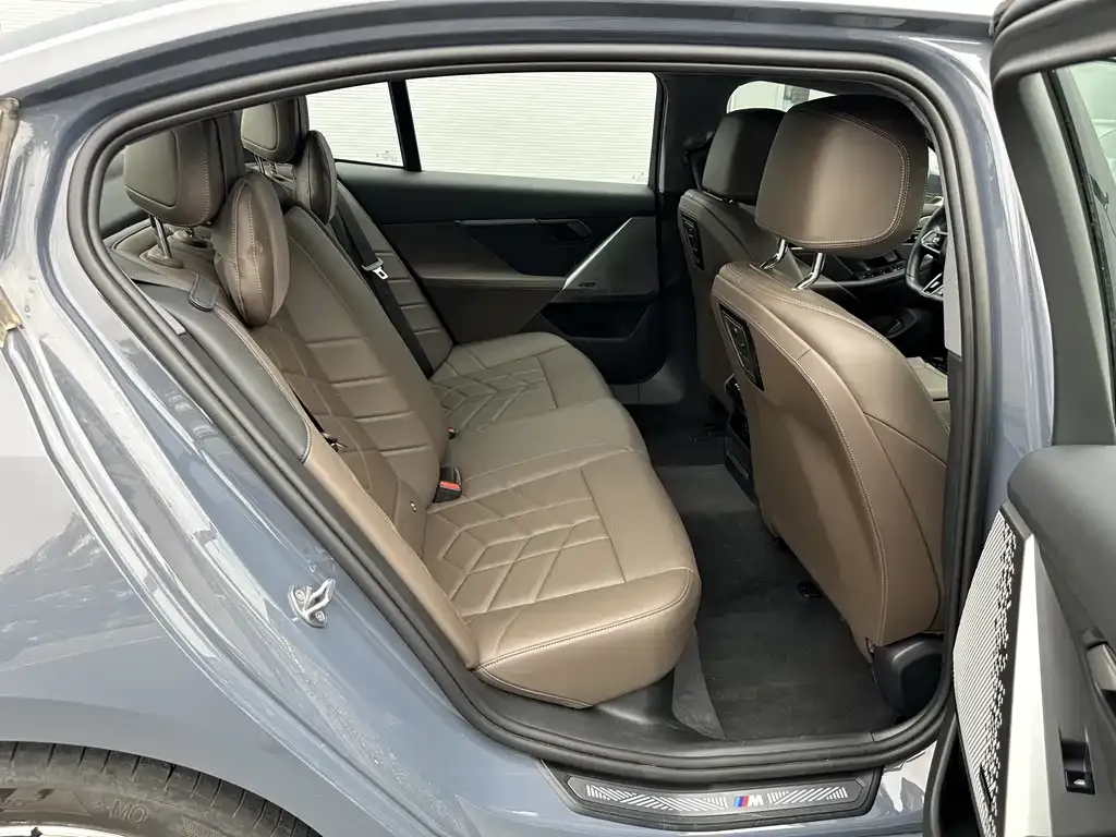 BMW 5 Series 2025 из CN, фото 5