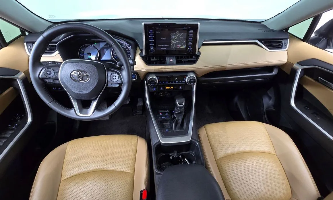 Toyota RAV4 — фото 8