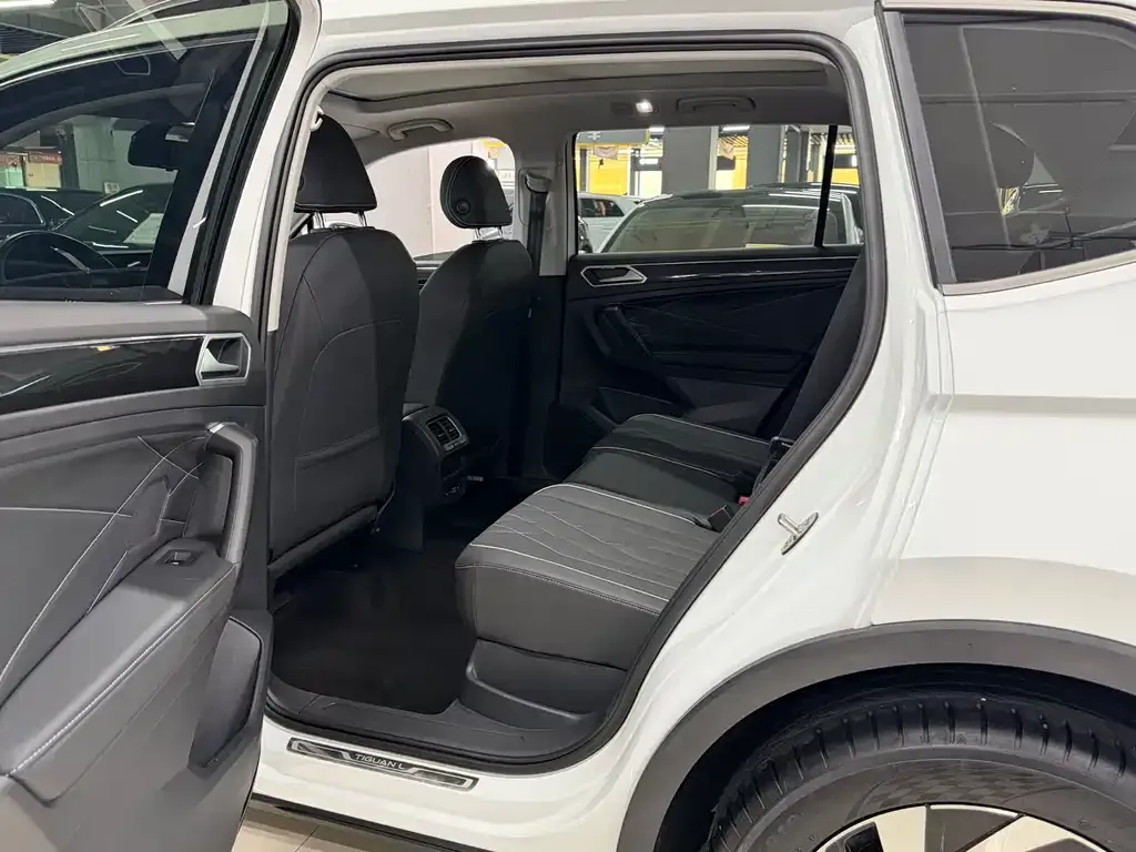 Volkswagen Tiguan L — фото 2