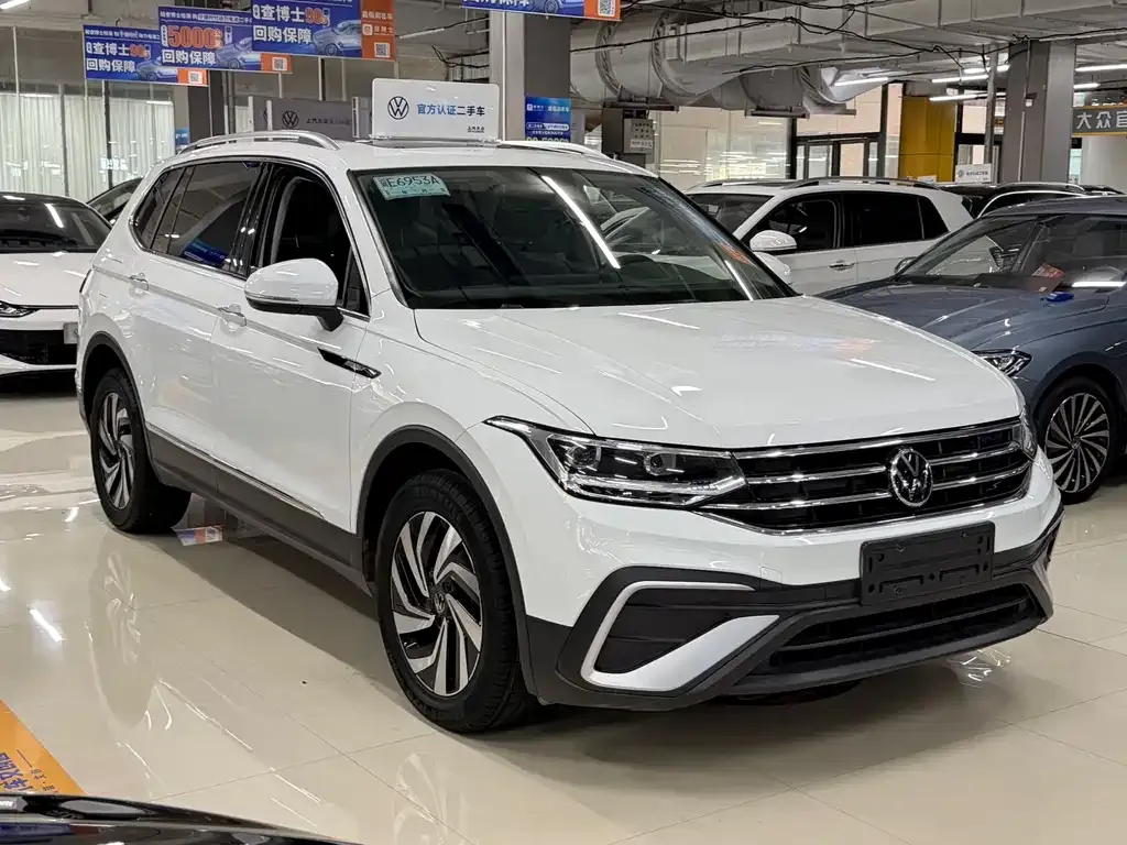 Volkswagen Tiguan L — фото 8