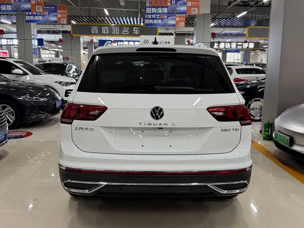 Volkswagen Tiguan L — фото 10