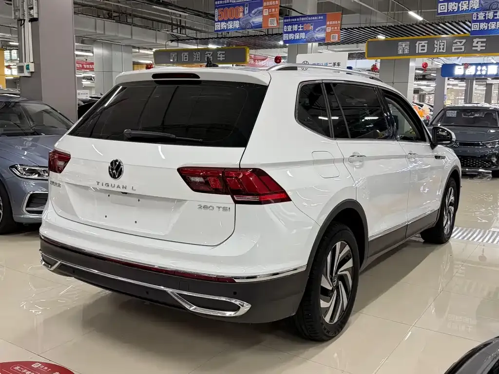 Volkswagen Tiguan L — фото 9