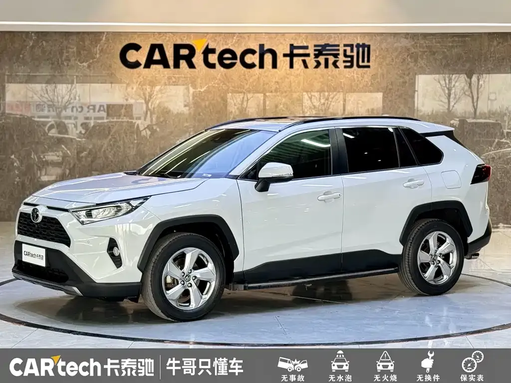 Toyota RAV4 — фото 1