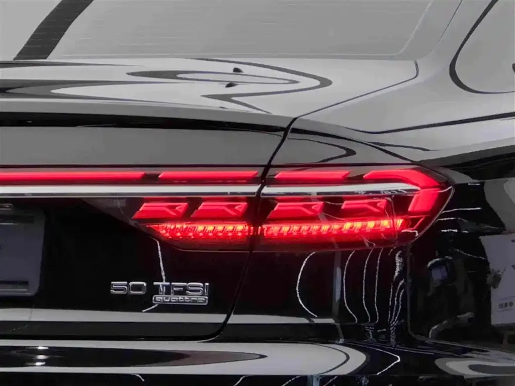 Audi A8 — фото 5