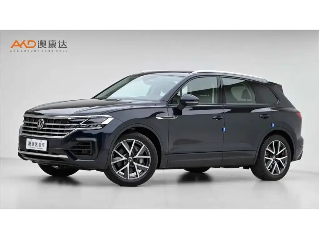 Volkswagen Touareg — фото 1
