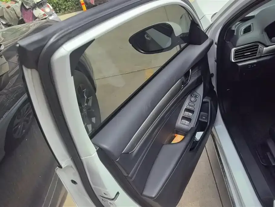 Honda Accord — фото 9
