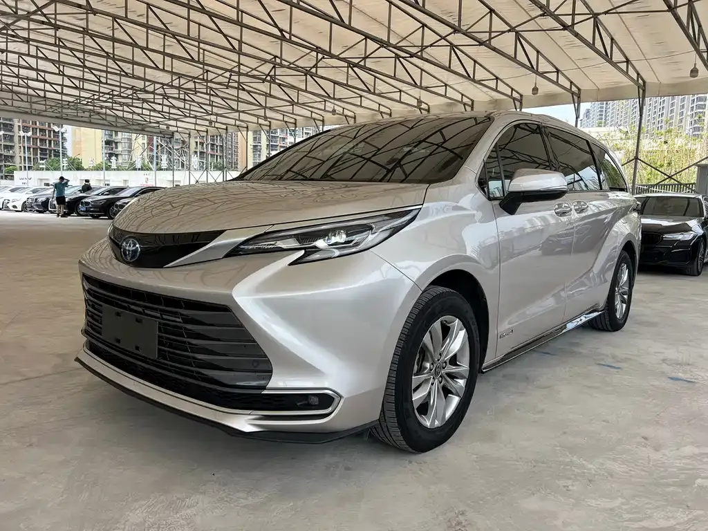 Toyota Sienna — фото 1