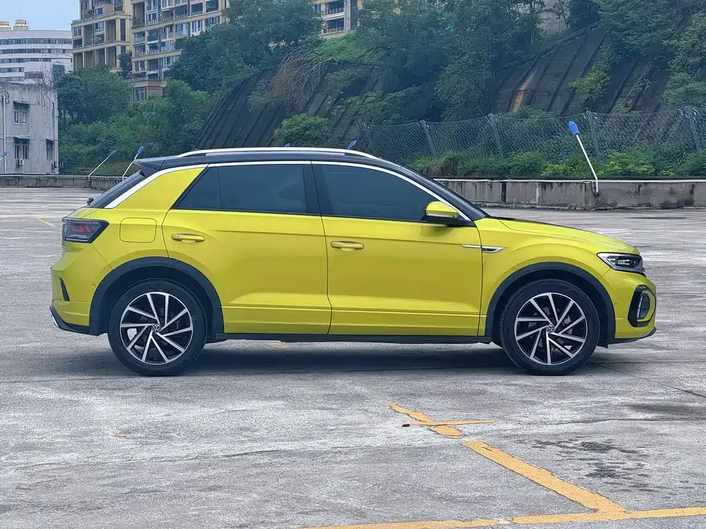 Volkswagen T-Roc — фото 9