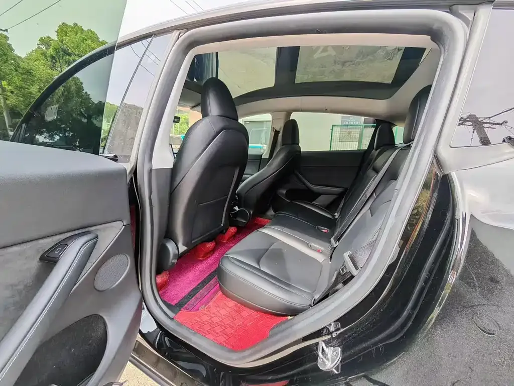 Tesla Model Y — фото 5