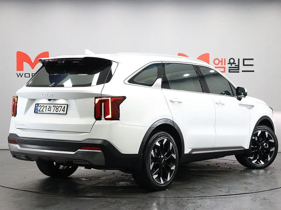 Kia Sorento — фото 7