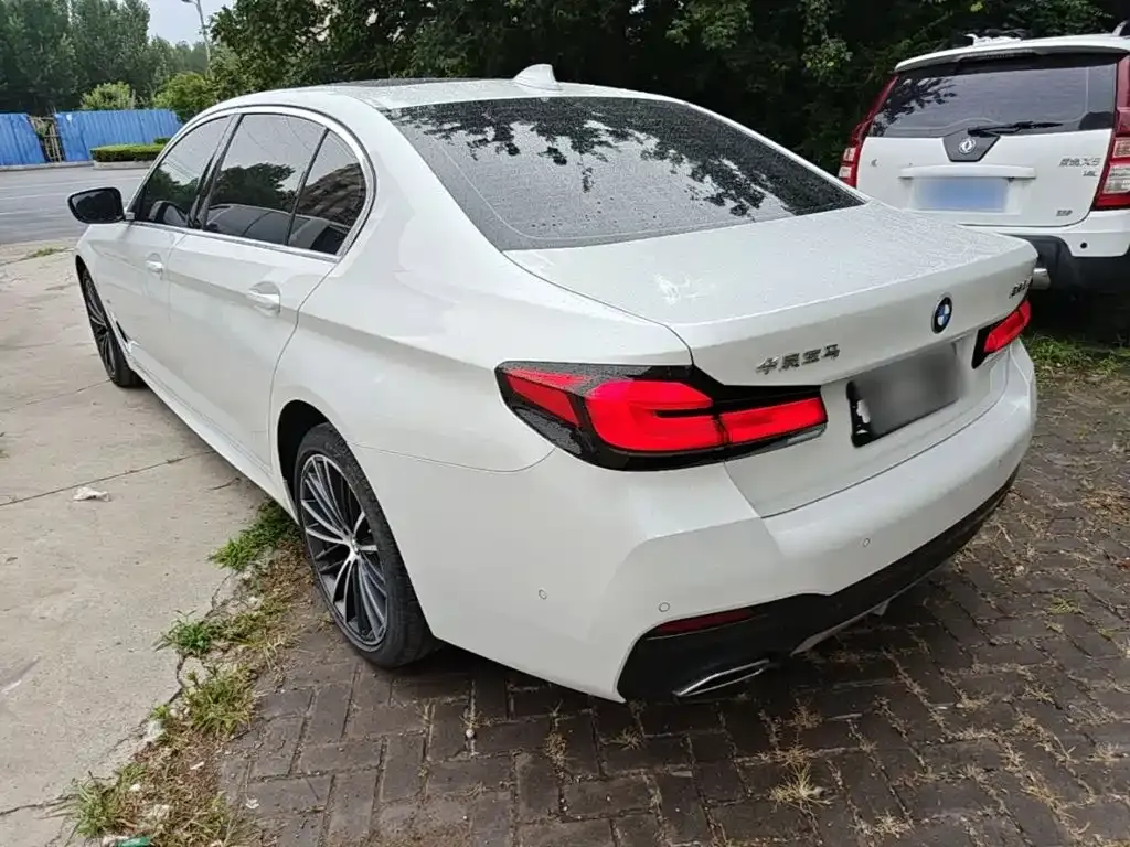 BMW 5 Series — фото 5