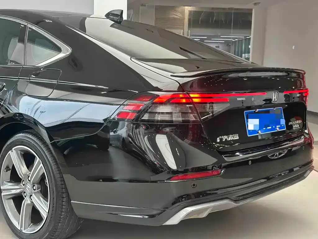 Honda Accord — фото 10
