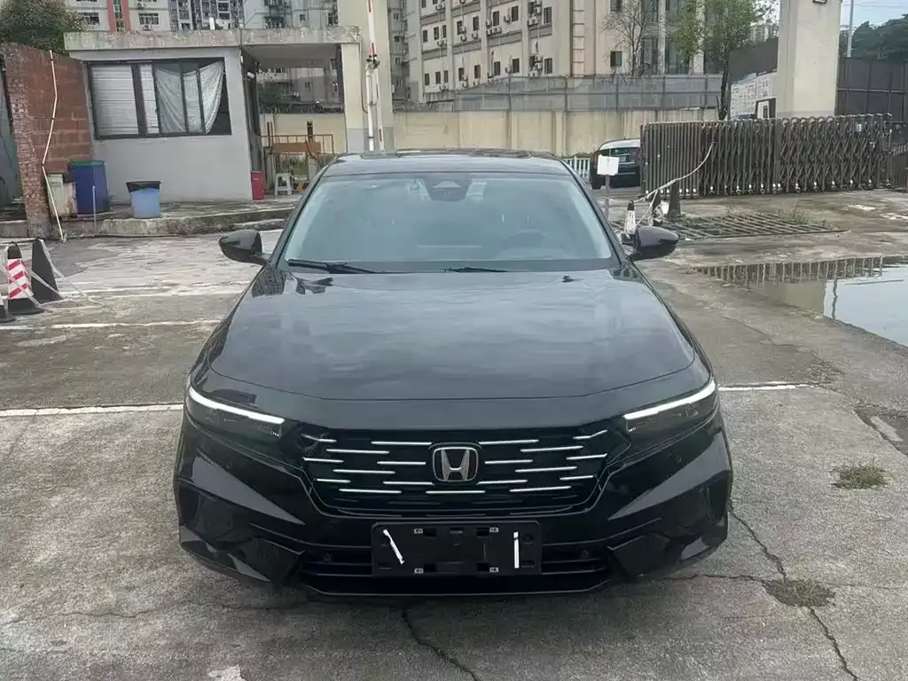 Honda Accord — фото 1