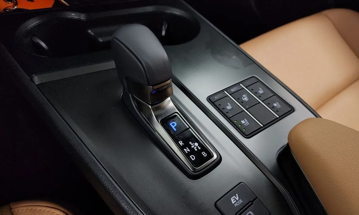 Lexus UX 2025 из KR, фото 5