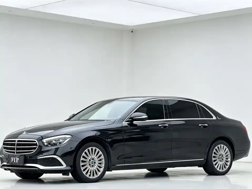 Mercedes-Benz E-Class — фото 1