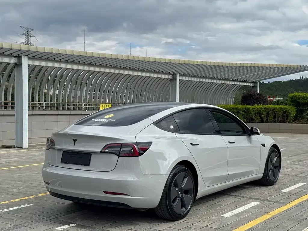 Tesla Model 3 — фото 4