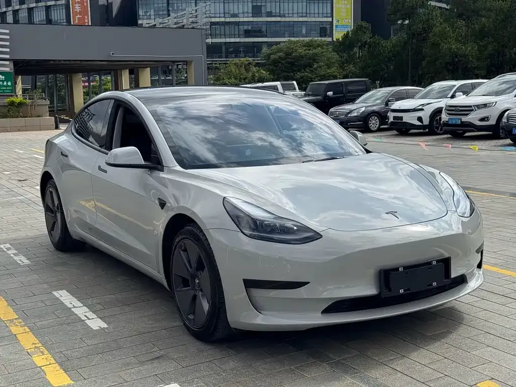 Tesla Model 3 — фото 7