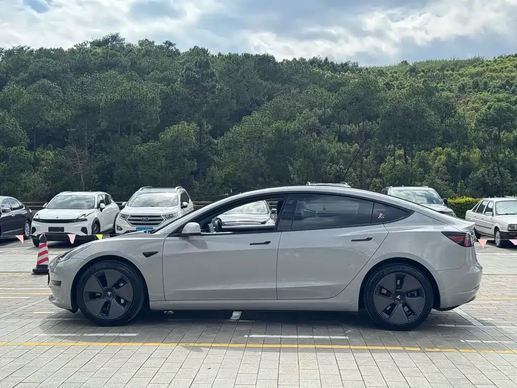 Tesla Model 3 — фото 9