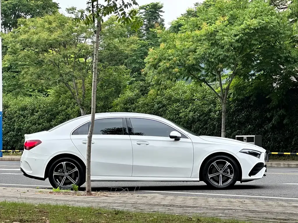 Mercedes-Benz A-Class — фото 10